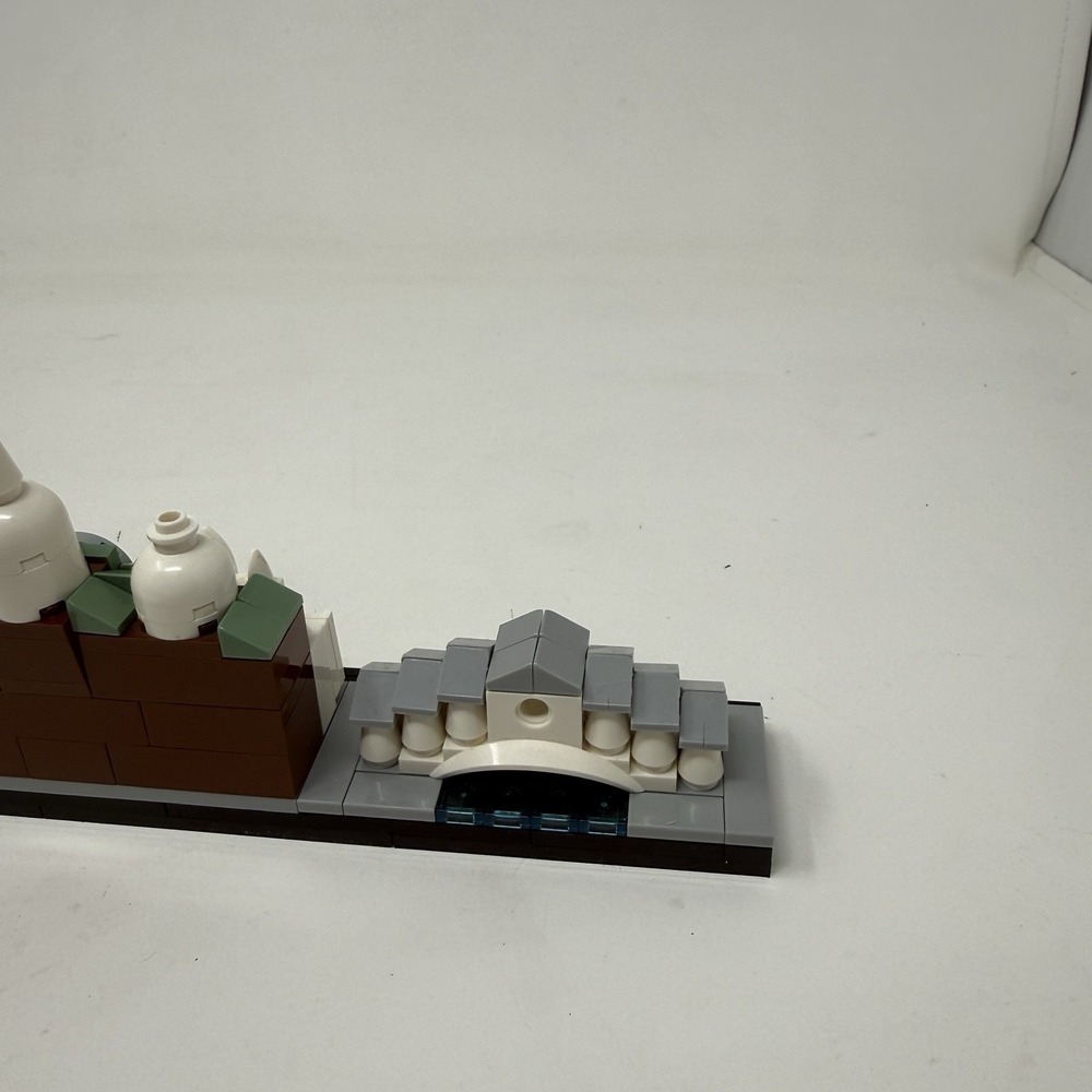 LEGO ARCHITECTURE: Venice (21026) 100% COMPLETE (NO BOX/MANUAL) - Picture 8 of 11